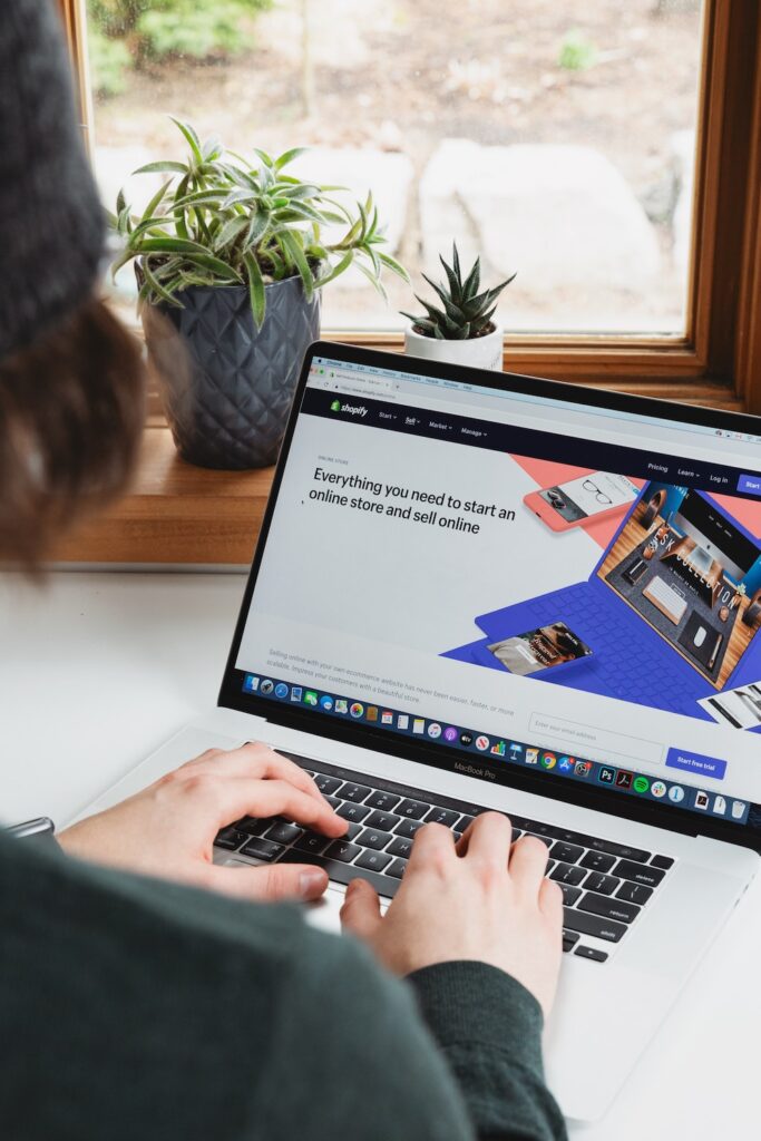 Squarespace or Shopify: which is better for your E-commerce plan?